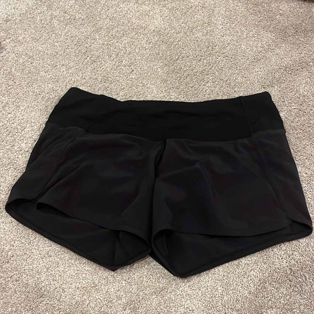 Size 6 long Lululemon shorts great condition